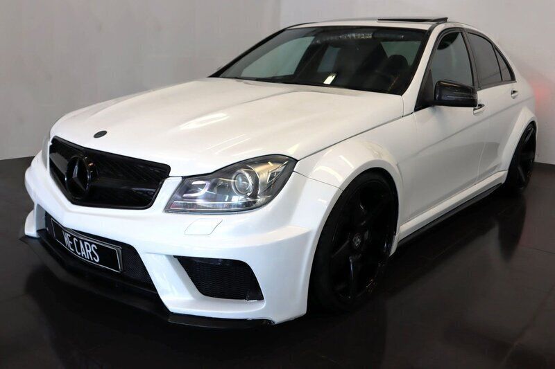 Begagnad Mercedes C63 AMG AMG 560 HK (411 kW) 2008 Vit Sedan