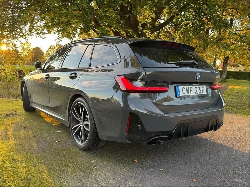 Grå Begagnad 2024 BMW M340 M Sport Sedan | 698 000 kr (Bra pris) - Bild 1/4