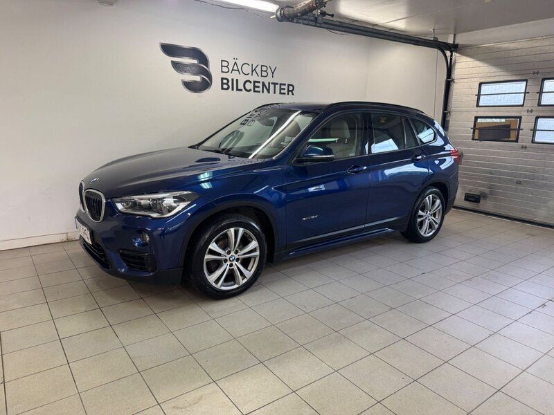 Blå Begagnad 2016 BMW X1 Sport Line SUV | 119 900 kr - Bild 1/4