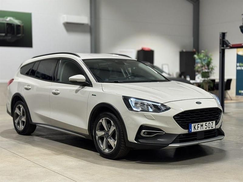 Begagnad Ford Focus ST-Line 125 HK (91 kW) 2021 Vit Kombi