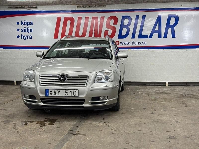 Silver Begagnad 2004 Toyota Avensis Kombi | 39 900 kr (Lite dyr) - Bild 1/4