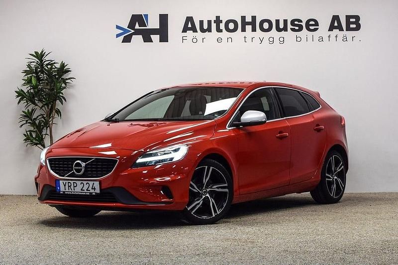 Röd Begagnad 2018 Volvo V40 R-Design Kombi | 178 000 kr (Marknadspris) - Bild 1/4