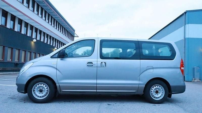 Begagnad Hyundai H-1 136 HK (100 kW) 2012 Silver Minibuss