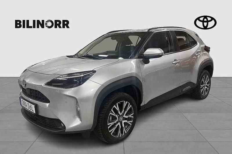 Silver Begagnad 2024 Toyota Yaris Cross Active SUV | 264 900 kr (Marknadspris) - Bild 1/4