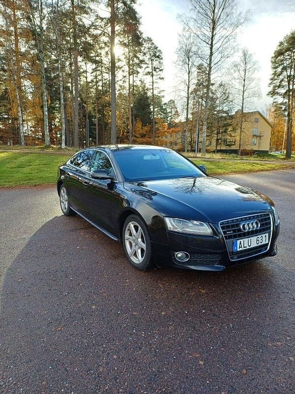 Svart Begagnad 2011 Audi A5 Halvkombi | 96 900 kr (Marknadspris) - Bild 1/4