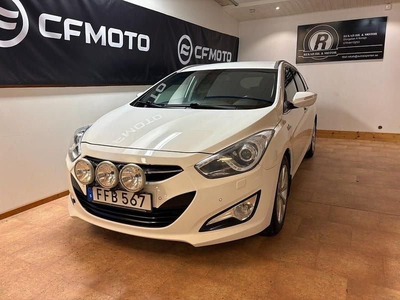 Vit Begagnad 2014 Hyundai i40 Kombi | 79 900 kr (Marknadspris) - Bild 1/4