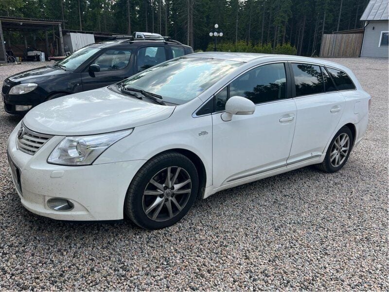 Vit Begagnad 2011 Toyota Avensis Business Edition Kombi | 46 000 kr (Bra pris) - Bild 1/3