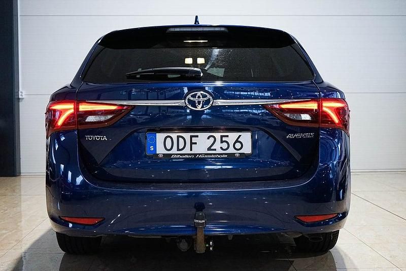 Begagnad Toyota Avensis Active 143 HK (105 kW) 2015 Blå Kombi