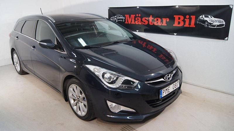 Ljusblå Begagnad 2013 Hyundai i40 Kombi | 84 900 kr (Marknadspris) - Bild 1/4
