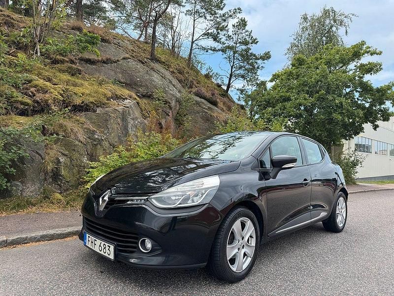 Svart Begagnad 2014 Renault Clio IV Halvkombi | 47 500 kr (Bra pris) - Bild 1/4