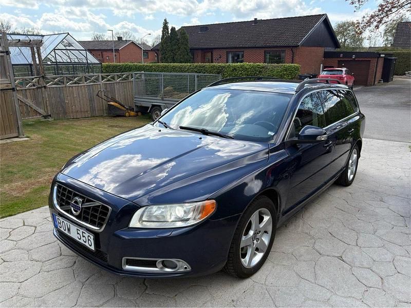 Blå Begagnad 2010 Volvo V70 Momentum Kombi | 71 900 kr (Marknadspris) - Bild 1/4