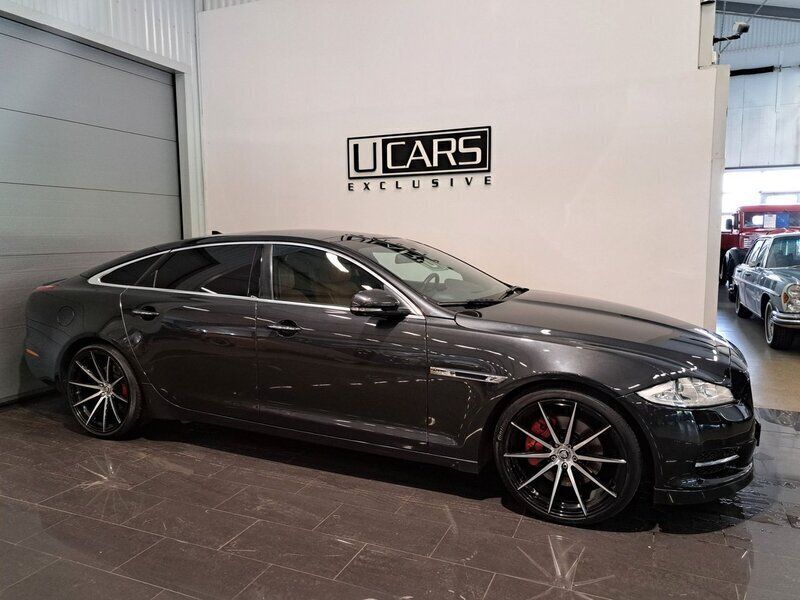 Svart Begagnad 2013 Jaguar XJ Sedan | 395 000 kr - Bild 1/4