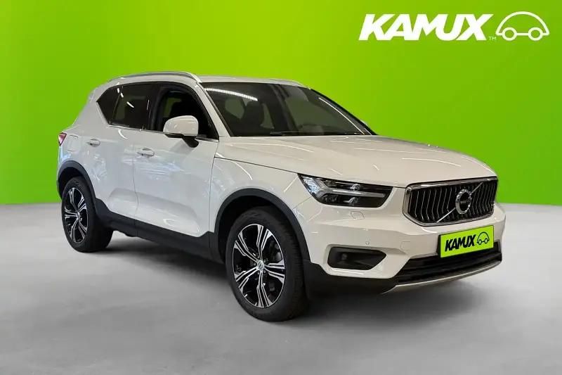 Vit Begagnad 2022 Volvo XC40 Inscription SUV | 308 900 kr (Marknadspris) - Bild 1/4