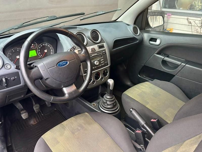 Begagnad Ford Fiesta 70 HK (51 kW) 2008 Halvkombi