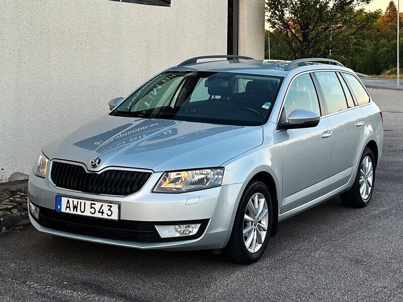 Silver (silvermet) Begagnad 2015 Skoda Octavia Ambition Kombi | 72 900 kr (Bra pris) - Bild 1/4