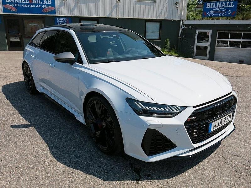 Vit Begagnad 2024 Audi RS6 Design Kombi | 1 495 000 kr - Bild 1/4