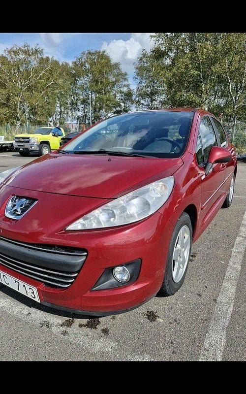 Röd Begagnad 2010 Peugeot 207 Halvkombi | 27 900 kr (Bra pris) - Bild 1/4