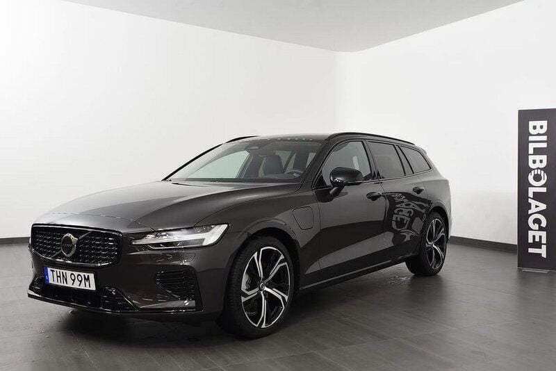 Grå Begagnad 2024 Volvo V60 Plus Kombi | 605 600 kr - Bild 1/4