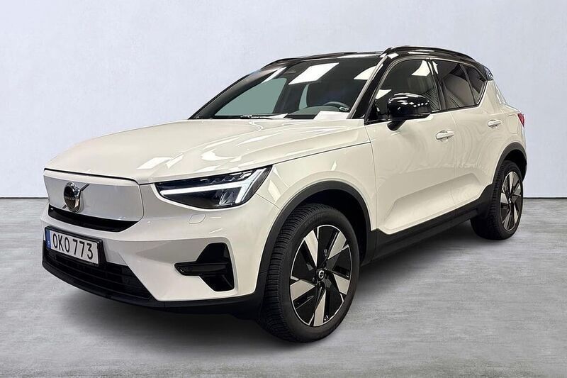Vit Begagnad 2023 Volvo XC40 Core SUV | 429 900 kr - Bild 1/4
