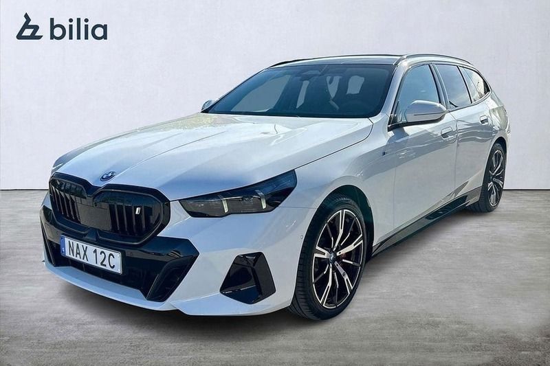 Vit Begagnad 2024 BMW i5 M Sport Sedan | 729 000 kr - Bild 1/4