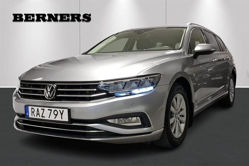 Silver Begagnad 2024 VW Passat | 349 900 kr (Lite dyr) - Bild 1/4