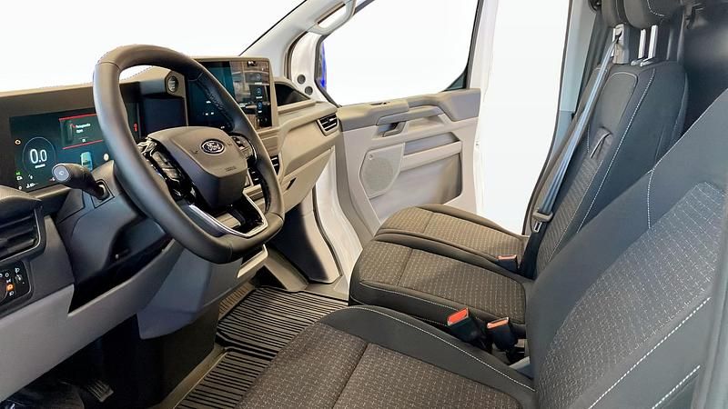 Ny Ford Transit Custom Trend 136 HK (100 kW) 2025 Frozen white