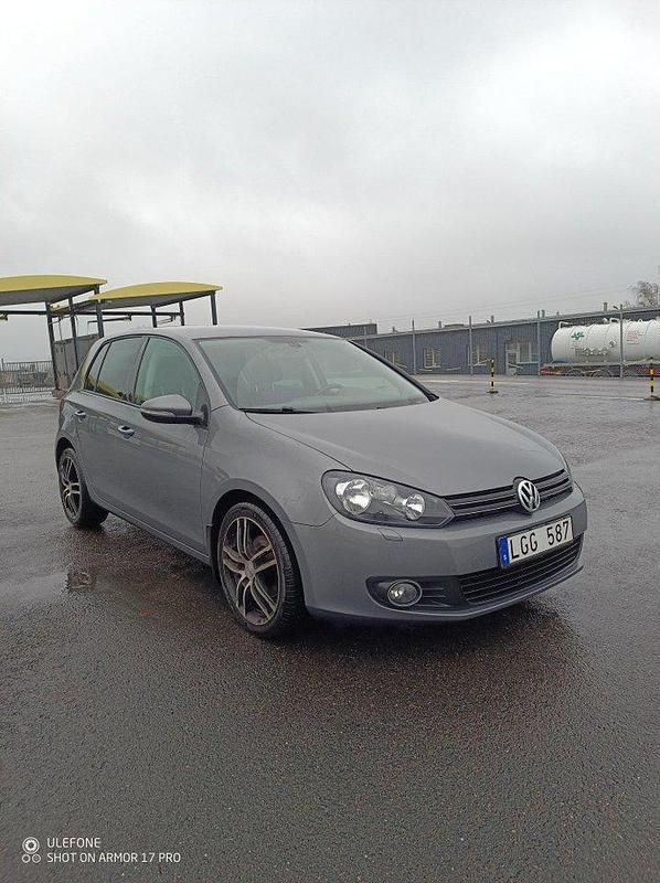 Grå Begagnad 2011 VW Golf VI Halvkombi | 69 000 kr (Marknadspris) - Bild 1/4