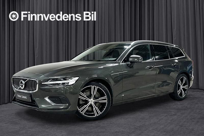 Mörkgrå (grå) Begagnad 2020 Volvo V60 Inscription Kombi | 373 000 kr (Marknadspris) - Bild 1/4