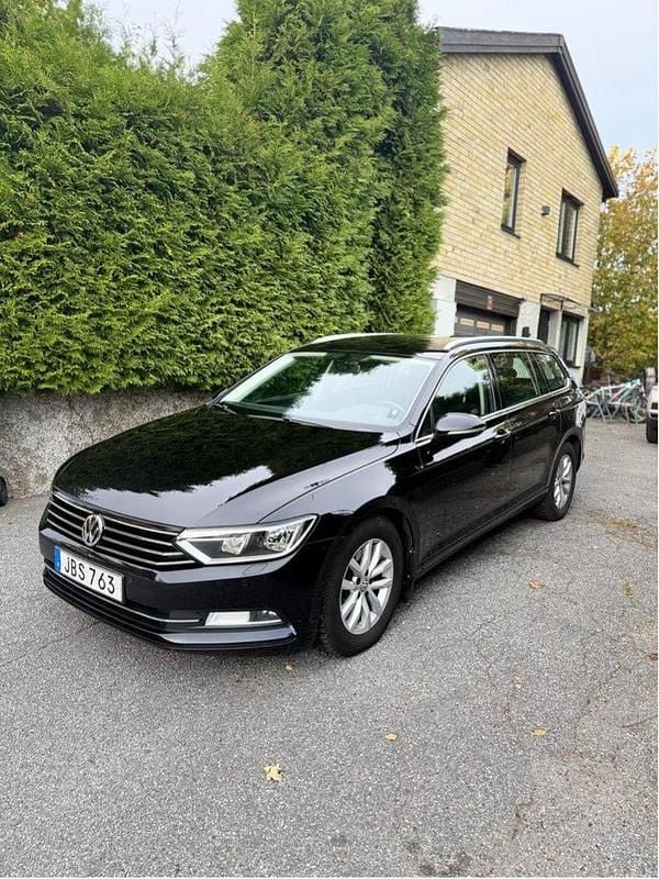 Svart Begagnad 2016 VW Passat Kombi | 122 000 kr (Superpris) - Bild 1/3