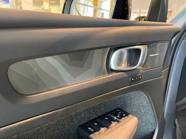 Begagnad Volvo XC40 Single Motor Extended Range 188 kW (256 HK) 2023 Silver SUV