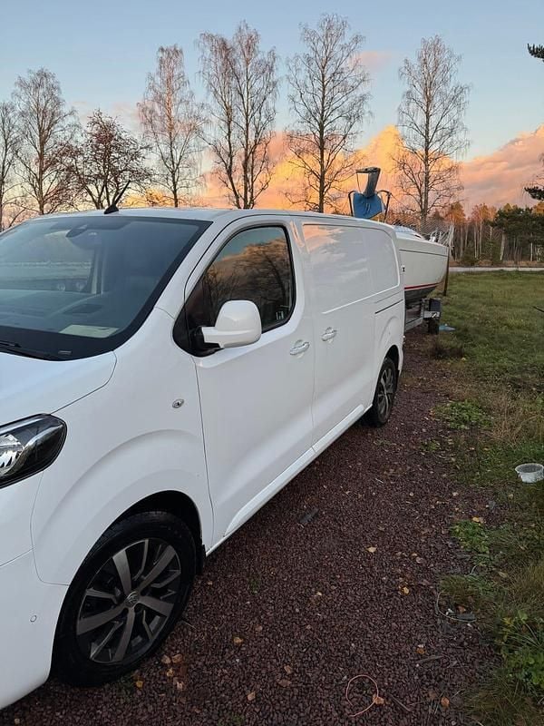 Begagnad 2017 Toyota Proace Minibuss | 110 000 kr (Superpris) - Bild 1/4