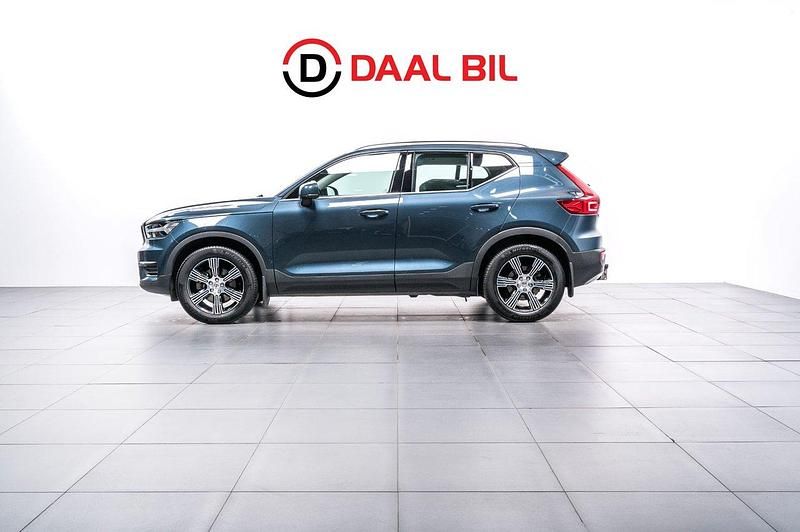Mörkblå Begagnad 2021 Volvo XC40 Inscription SUV | 359 700 kr (Lite dyr) - Bild 1/4