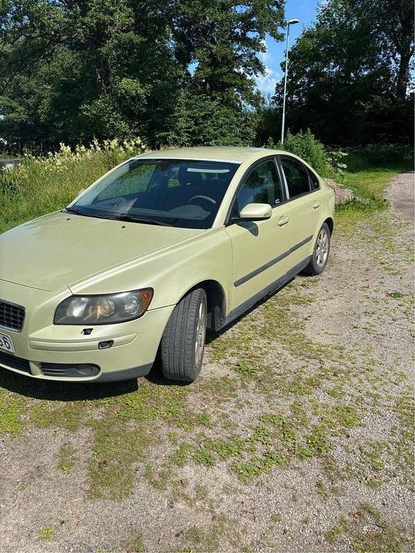 Grön Begagnad 2004 Volvo S40 Sedan | 23 400 kr (Dyr) - Bild 1/4