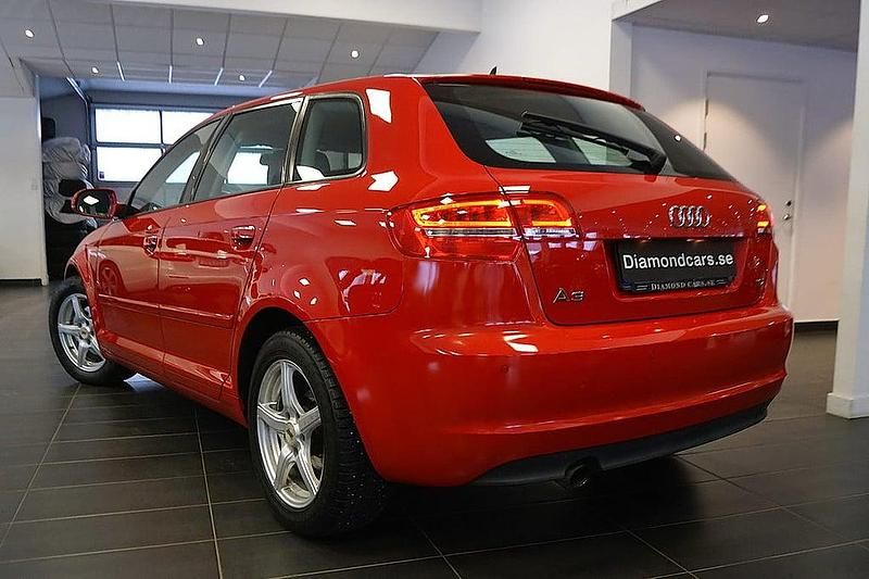 Begagnad Audi A3 Sportback 140 HK (102 kW) 2012 Röd Halvkombi