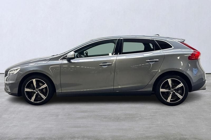 Begagnad Volvo V40 Business Edition 121 HK (88 kW) 2017 Grå Halvkombi