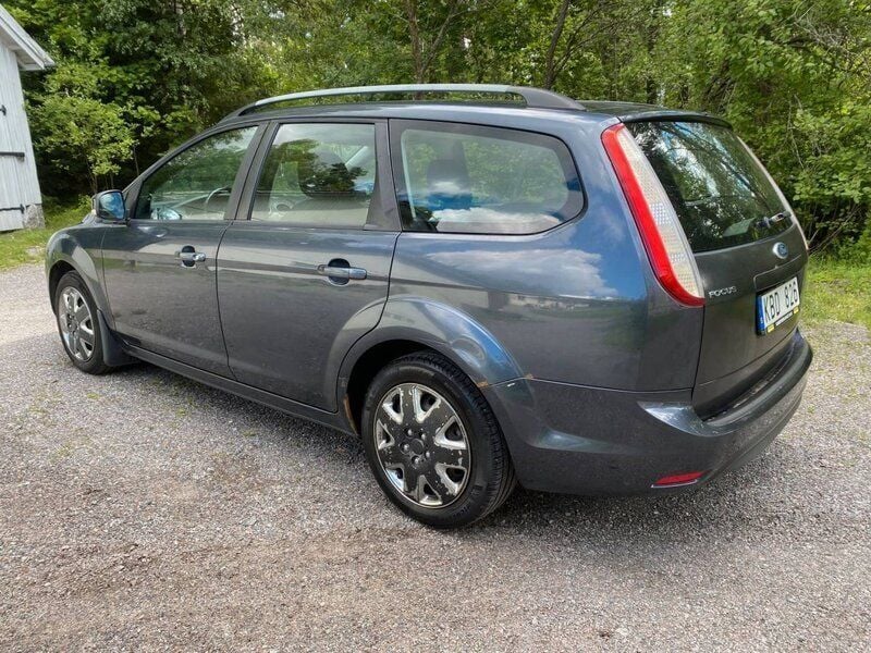 Begagnad Ford Focus 126 HK (92 kW) 2009 Grå Kombi