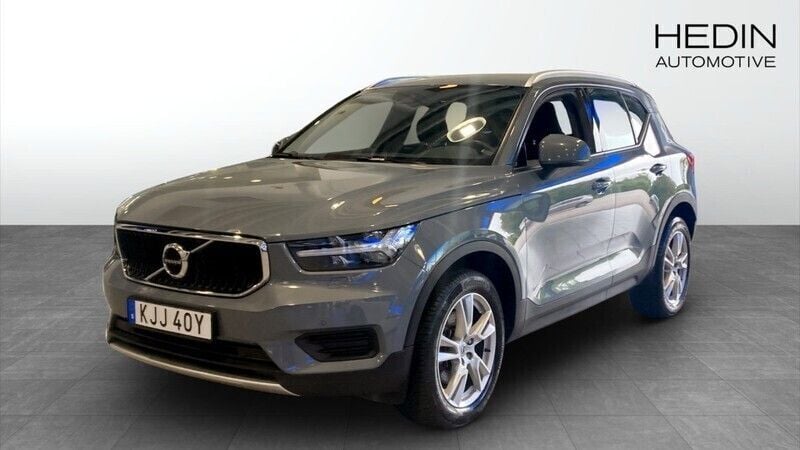Grå (grey) Begagnad 2021 Volvo XC40 Momentum SUV | 309 000 kr (Marknadspris) - Bild 1/4