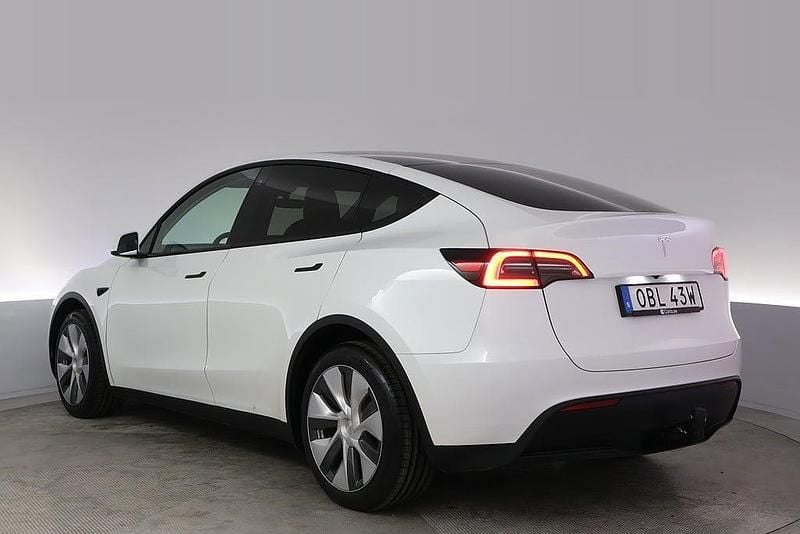 Begagnad Tesla Model Y Standard Range 250 kW (340 HK) 2023 Vit SUV
