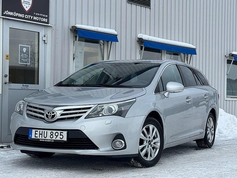 Silver Begagnad 2014 Toyota Avensis Edition Kombi | 68 900 kr (Superpris) - Bild 1/4