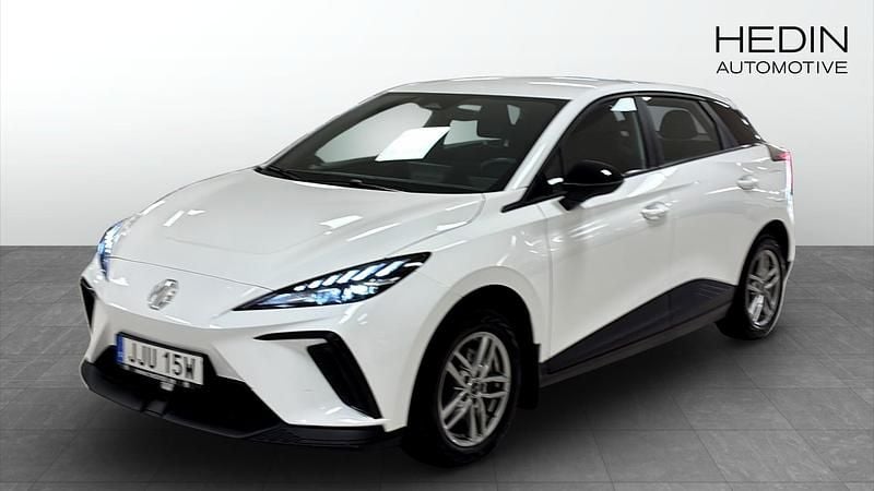 Vit (white) Begagnad 2023 MG MG4 EV Halvkombi | 254 900 kr (Marknadspris) - Bild 1/4