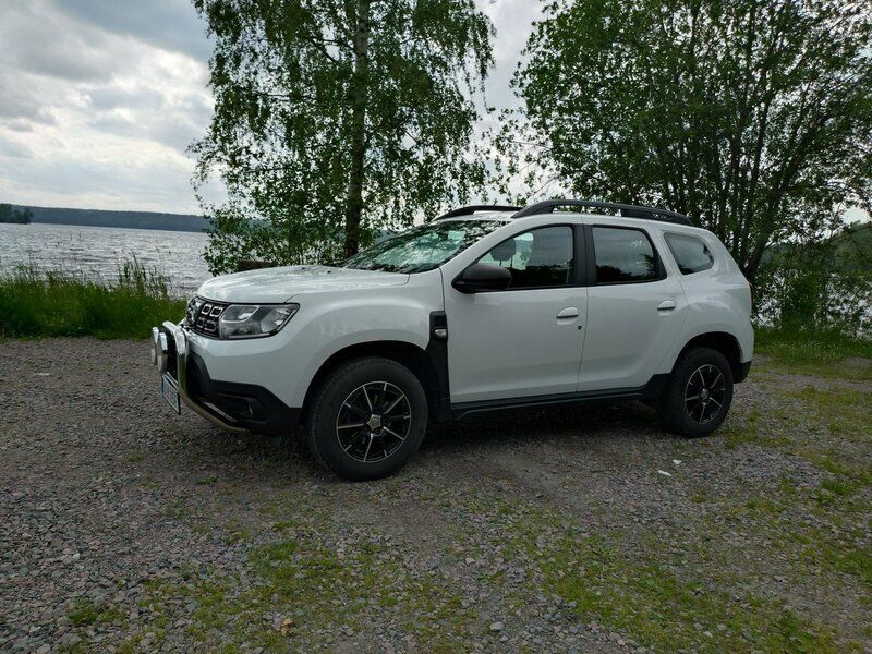 Vit Begagnad 2021 Dacia Duster SUV | 152 000 kr (Marknadspris) - Bild 1/4