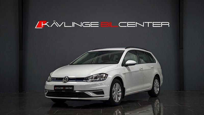 Vit Begagnad 2019 VW Golf VII Kombi | 149 900 kr (Marknadspris) - Bild 1/4