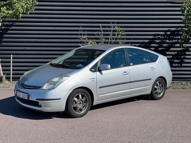 Silver Begagnad 2006 Toyota Prius Halvkombi | 89 900 kr (Marknadspris) - Bild 1/4