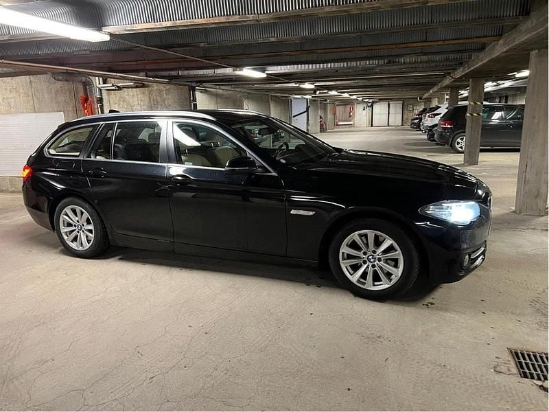 Svart Begagnad 2016 BMW 520 Kombi | 149 000 kr (Marknadspris) - Bild 1/4