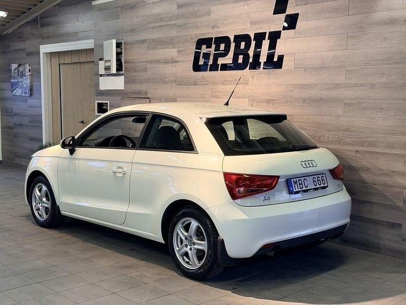 Begagnad Audi A1 Ambition 105 HK (77 kW) 2011 Vit Halvkombi