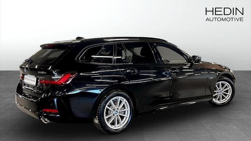 Begagnad BMW 330e Shadowline 292 HK (214 kW) 2022 Kombi