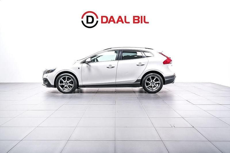 Begagnad Volvo V40 CC Ocean Race 190 HK (139 kW) 2015 Vit Kombi