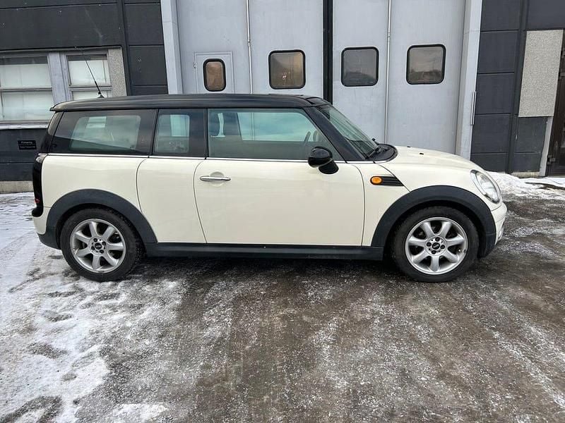 Vit Begagnad 2009 Mini Cooper D Clubman Chili Kombi | 74 900 kr (Marknadspris) - Bild 1/4