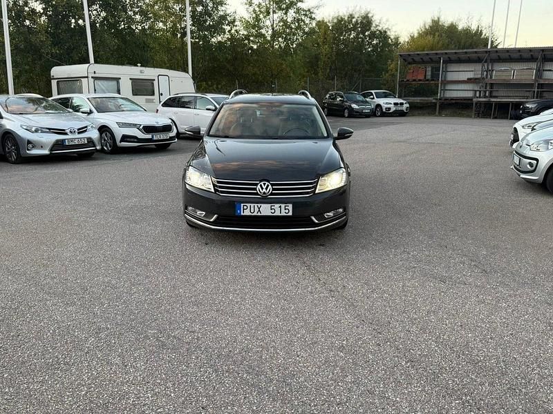 Mörkgrå Begagnad 2012 VW Passat GT Kombi | 64 900 kr (Marknadspris) - Bild 1/4