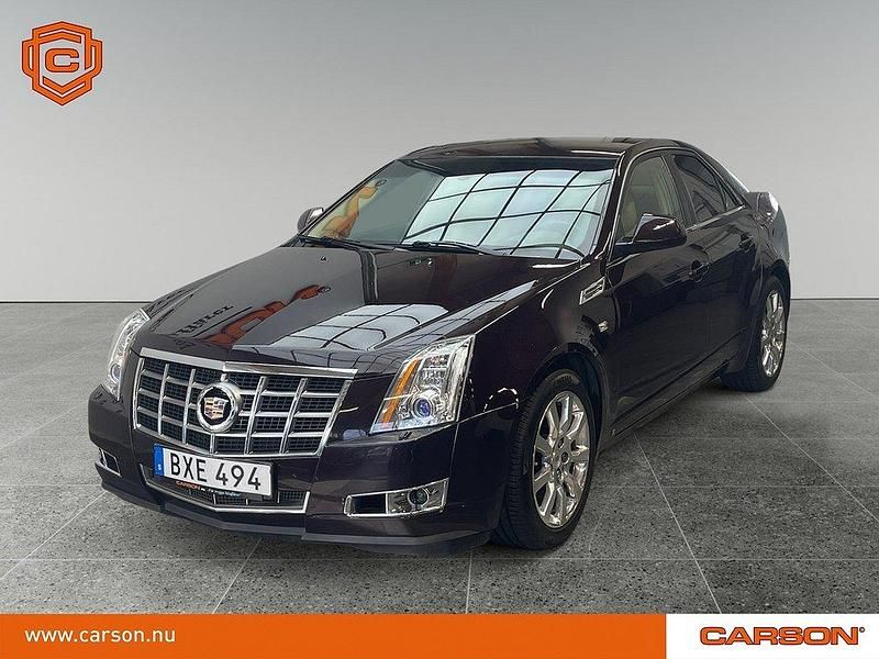 Mörkröd Begagnad 2008 Cadillac CTS Sedan | 114 900 kr (Marknadspris) - Bild 1/3